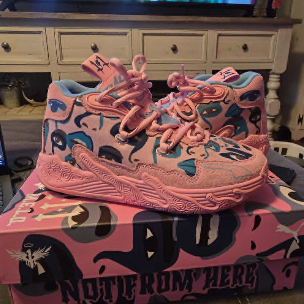 MB. 03  Kid Super JR basketball shoes